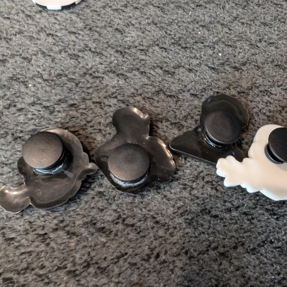 Jibbitz Crocs Charms Bad Bunny 16 lot Crocs NEW - Picture 12 of 12